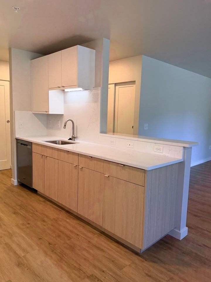 Columbia Square Apartments A-H - Photo 7 of 40
