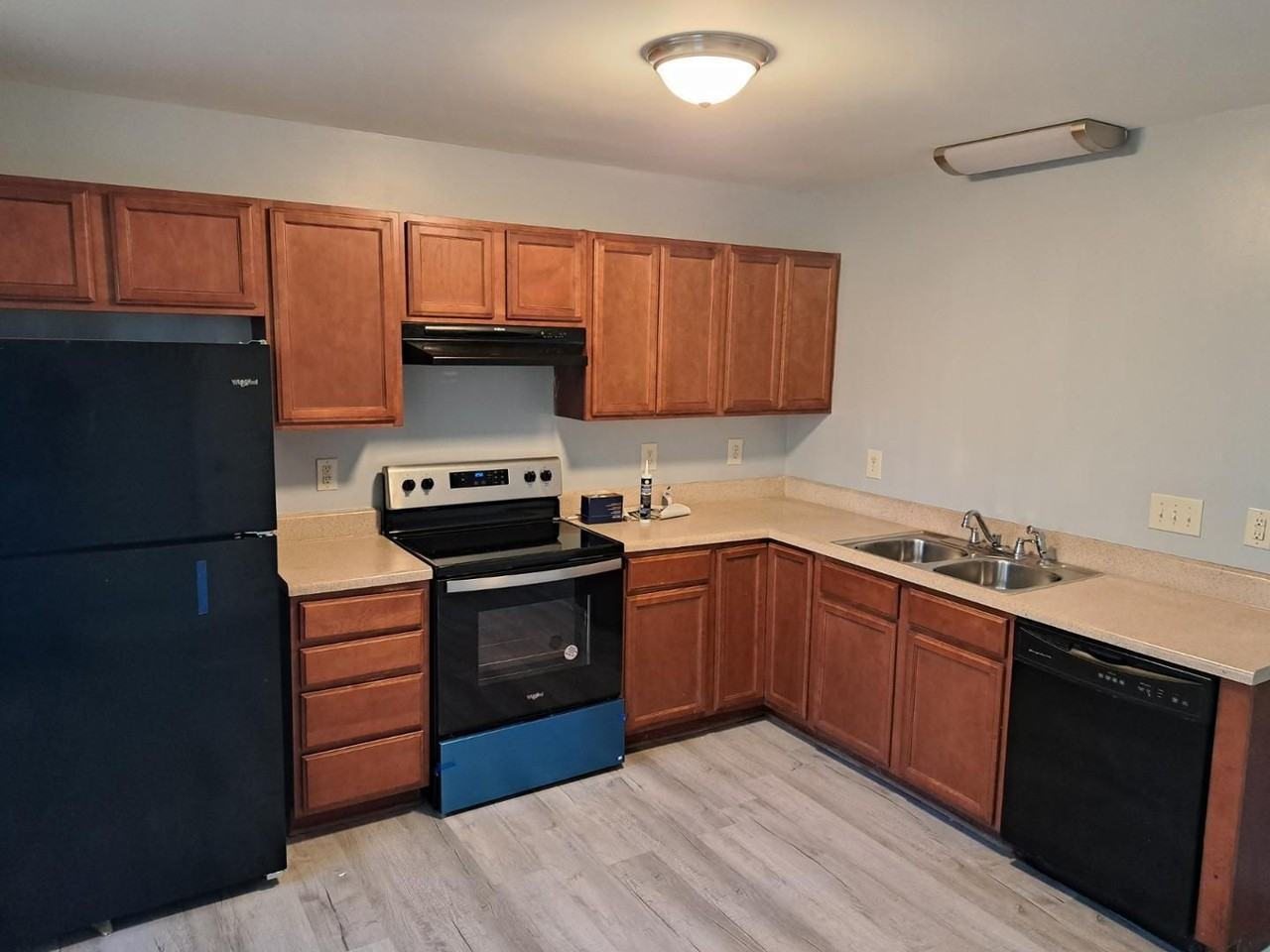 4220 Kaplan Dr - Photo 3 of 9