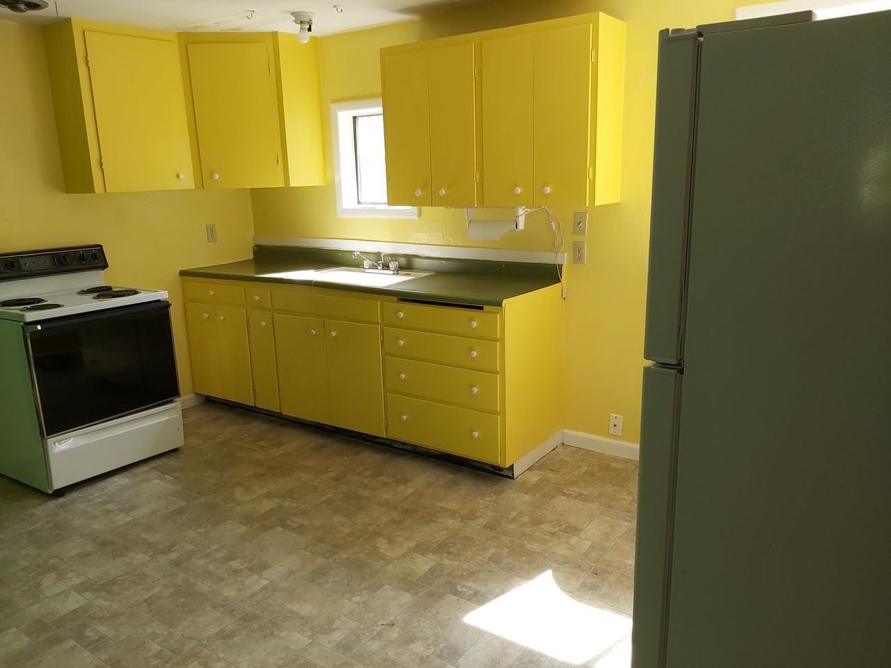 2465 Sw Pickford St - Photo 3 of 14