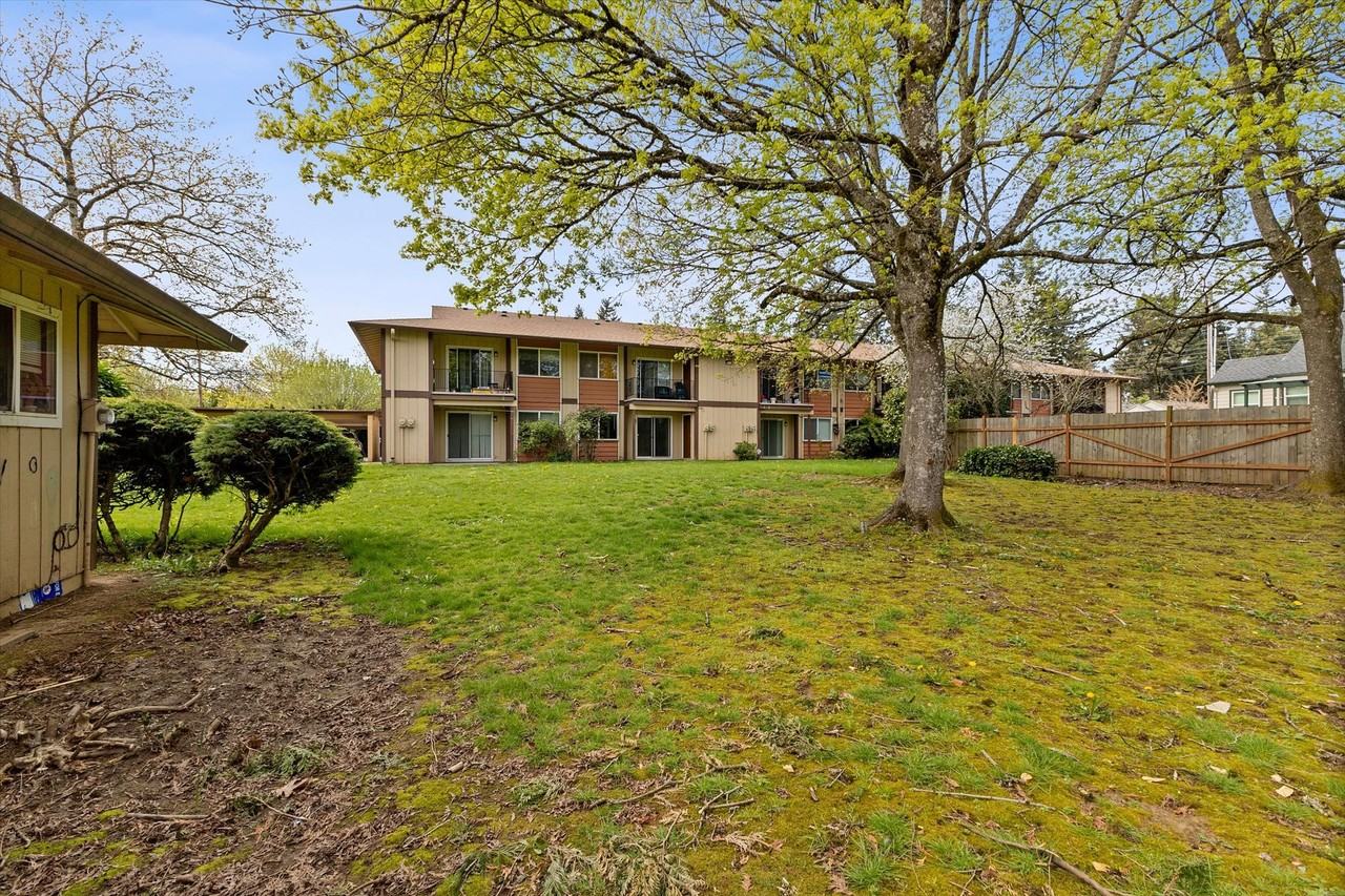 Walnut Terrace - Photo 4 of 20
