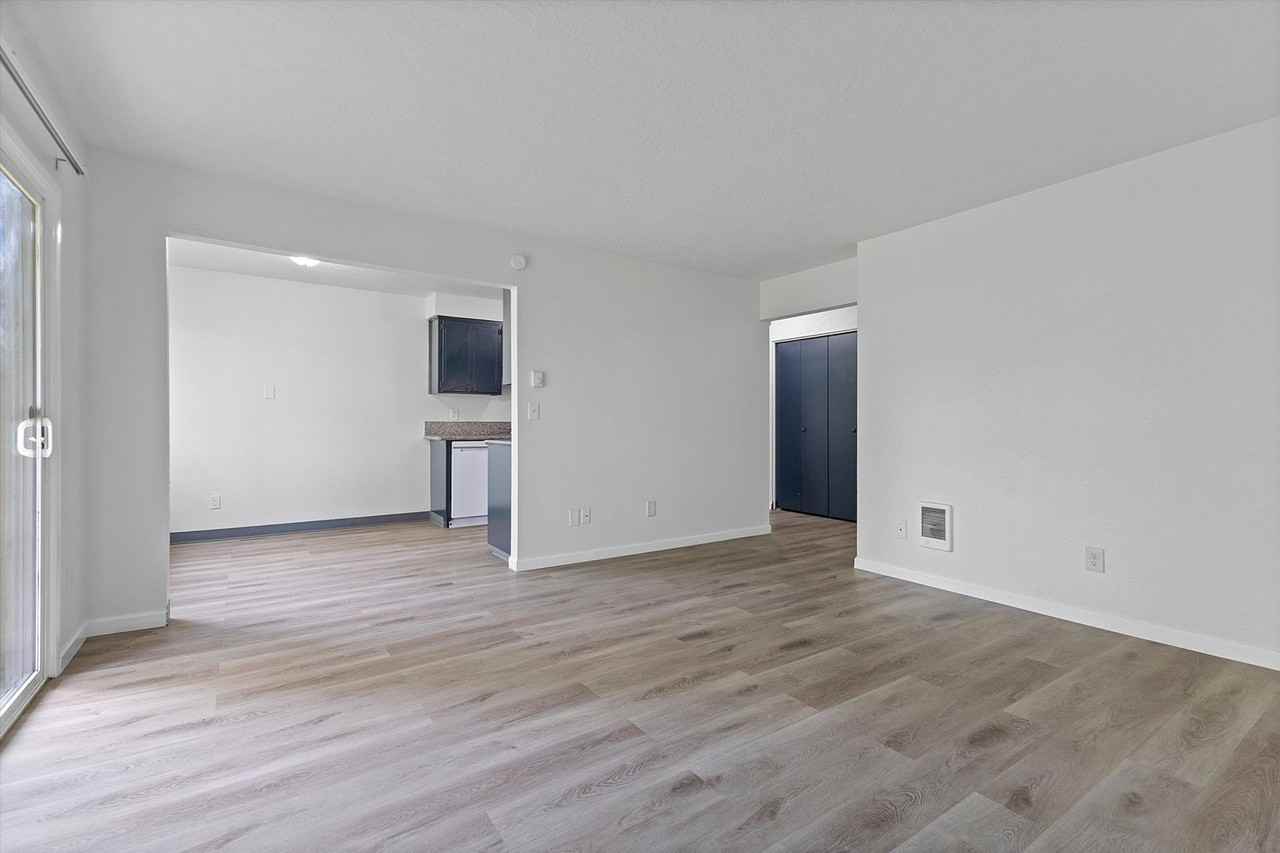 Walnut Terrace - Photo 7 of 20