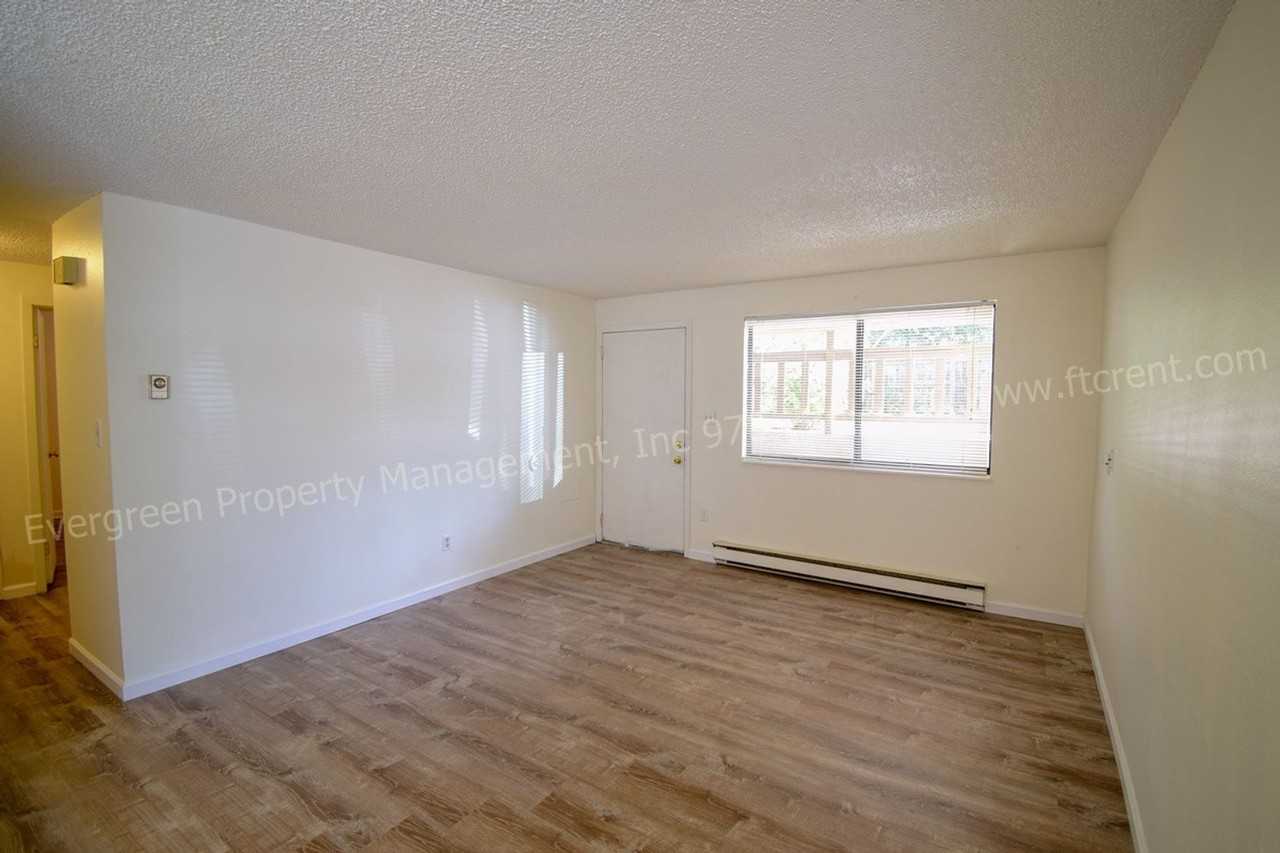 1244 Maple St - Photo 5 of 19