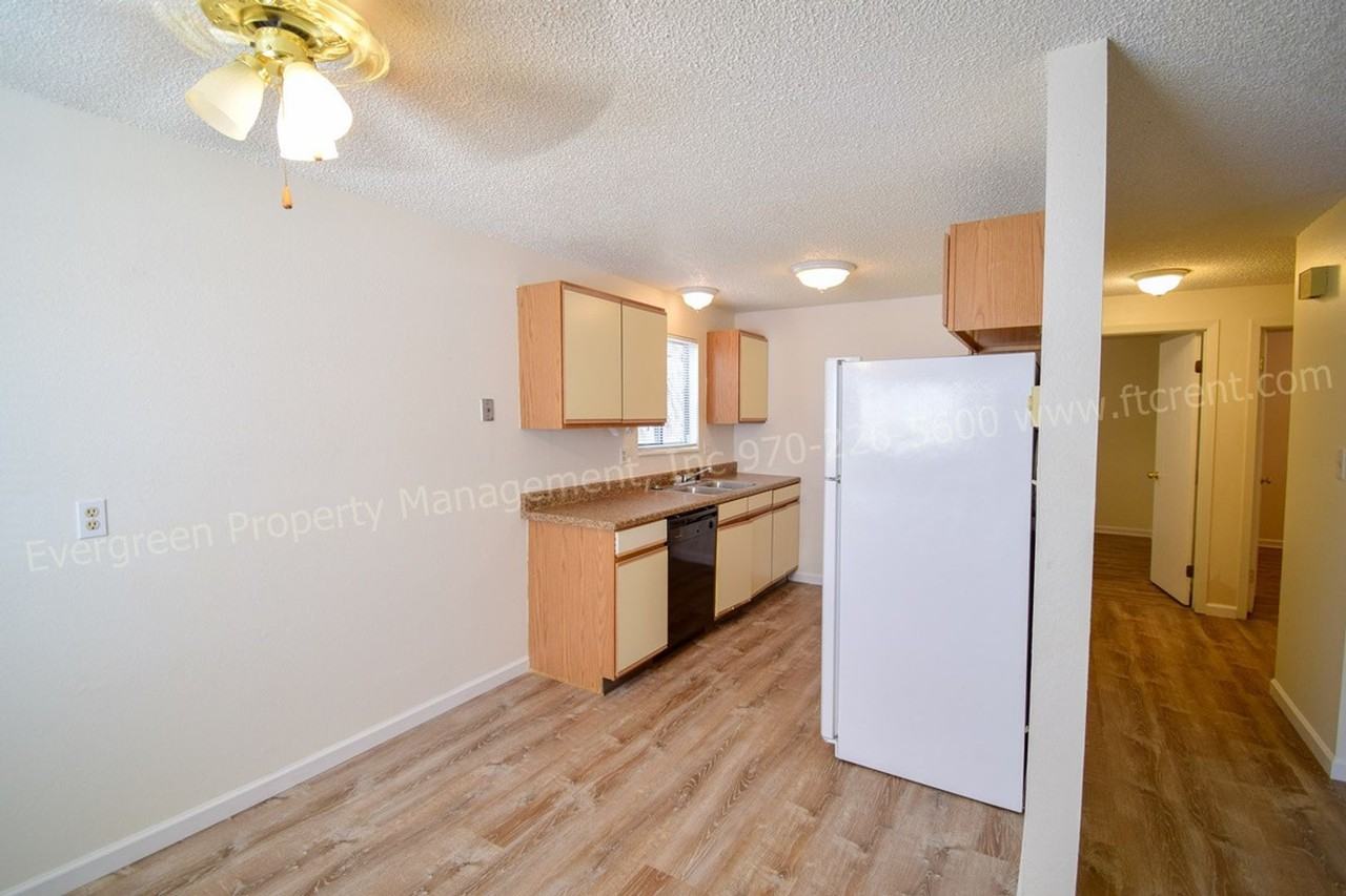1244 Maple St - Photo 7 of 19