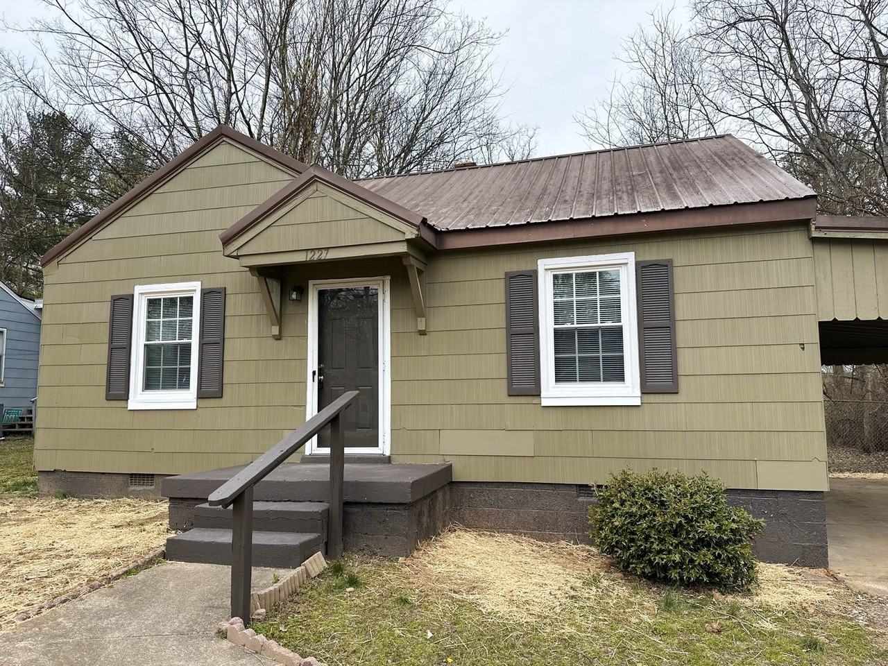 1227 Daniel St - Photo 3 of 19
