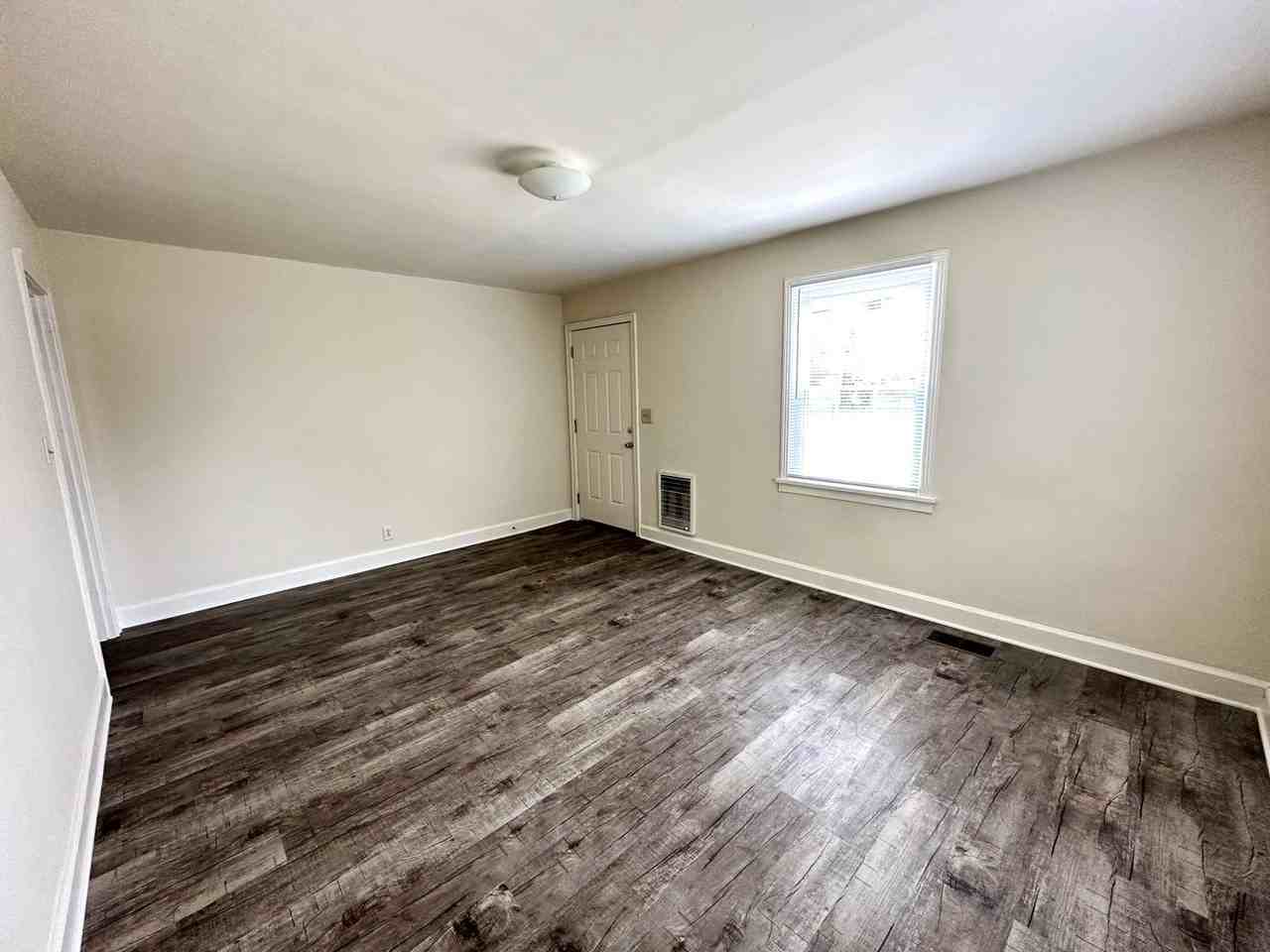 1227 Daniel St - Photo 5 of 19