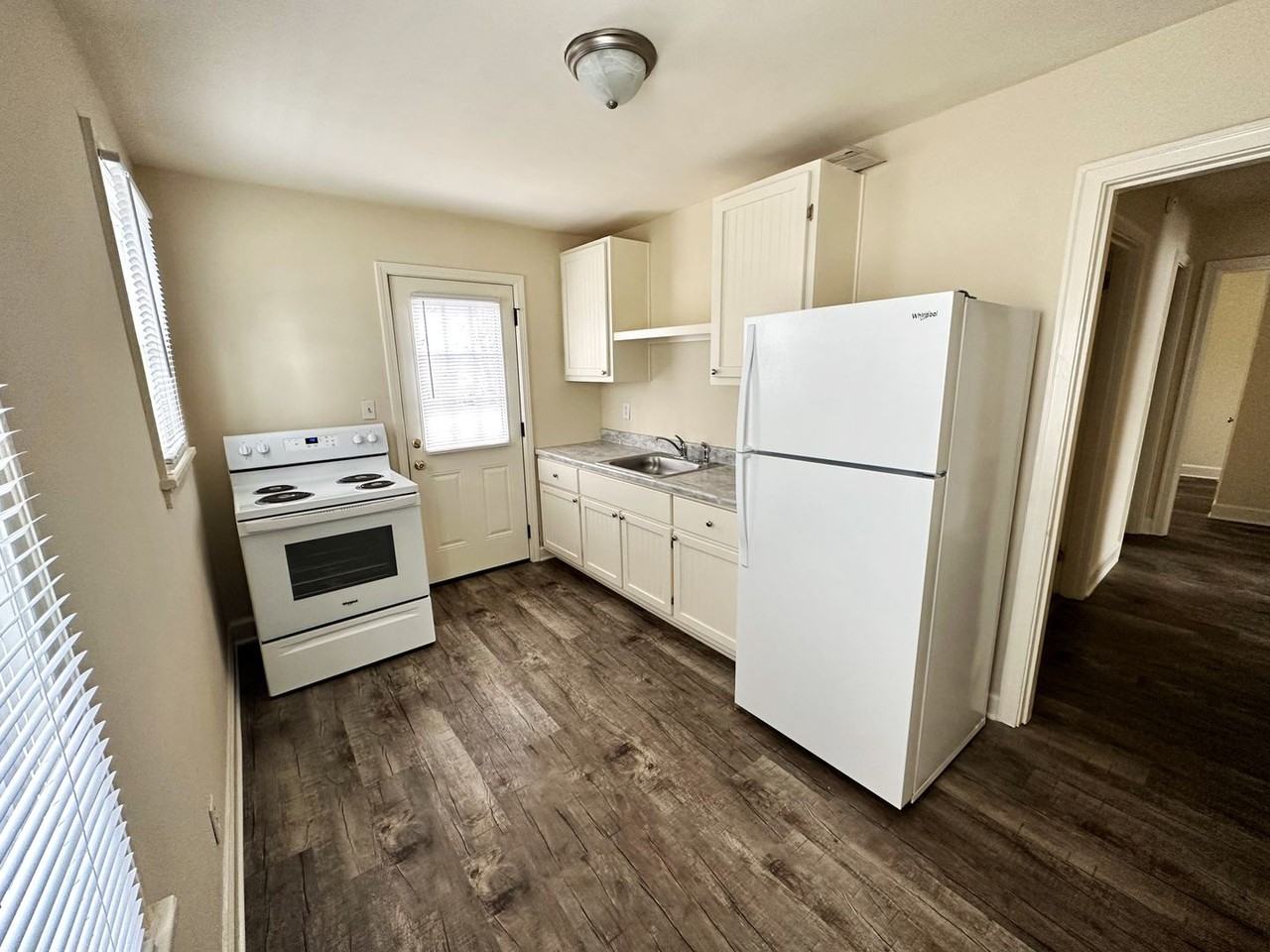 1227 Daniel St - Photo 7 of 19