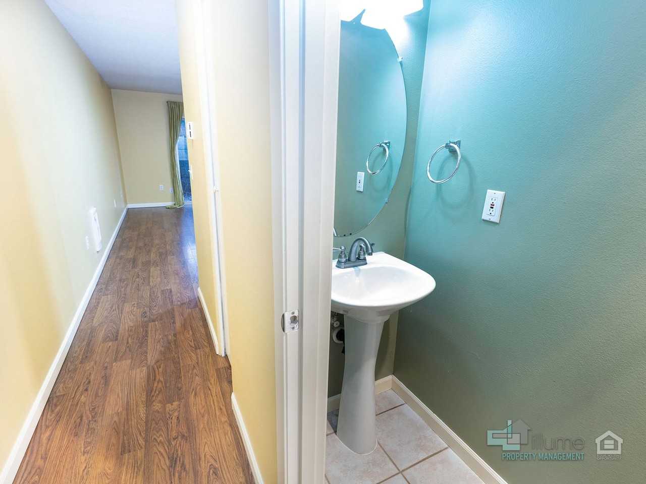 5215 Se Pardee St - Photo 5 of 37