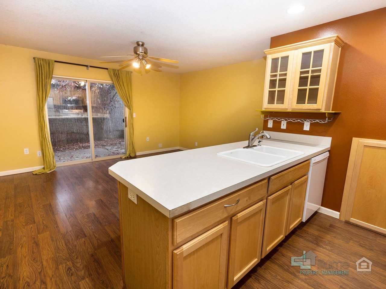 5215 Se Pardee St - Photo 6 of 37