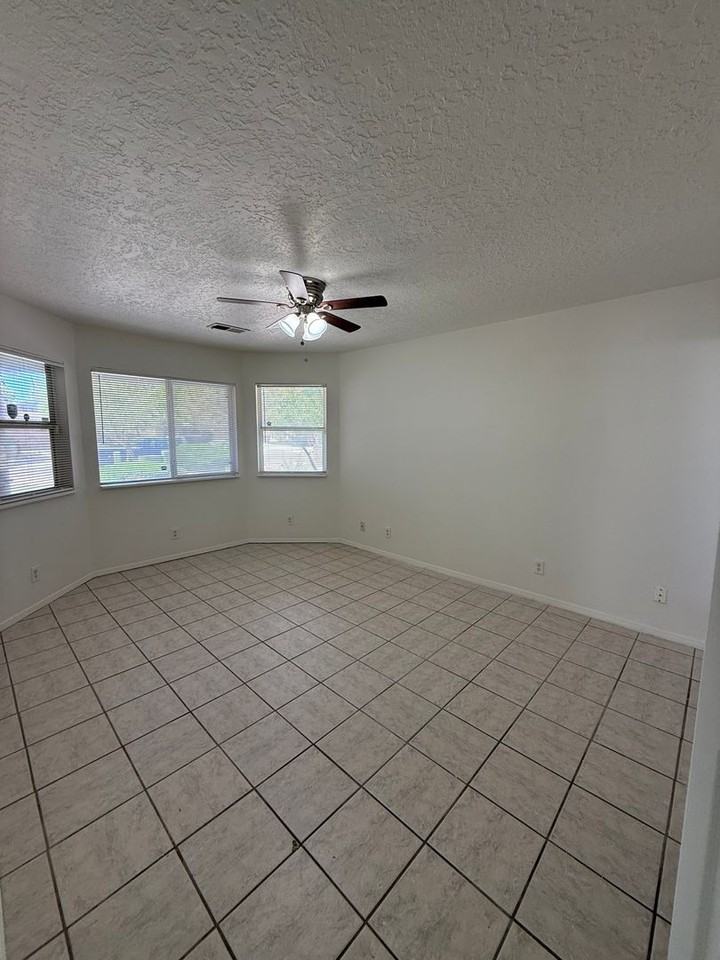 629 Santa Fe Meadows Dr Ne - Photo 2 of 12