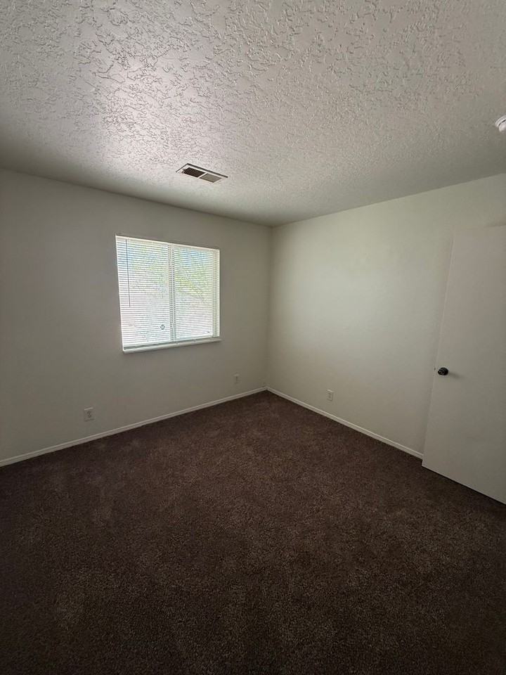629 Santa Fe Meadows Dr Ne - Photo 7 of 12