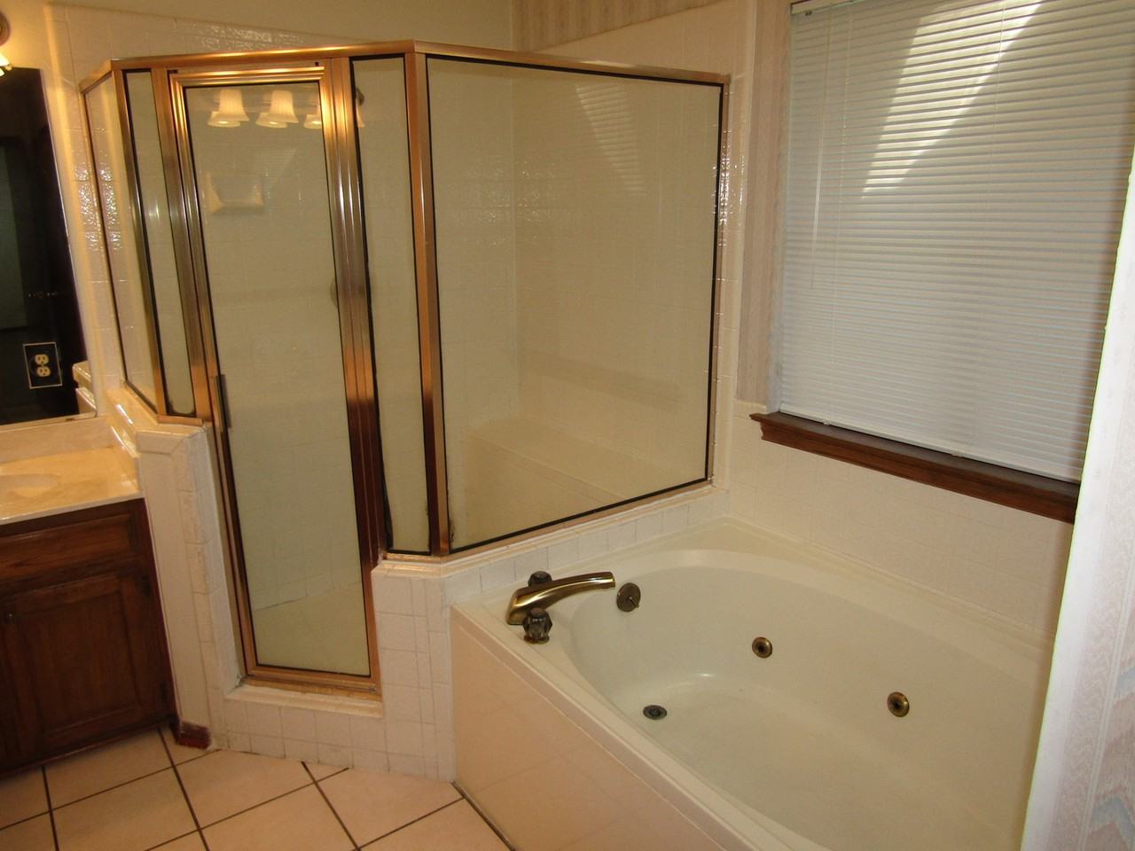 6106 John Chisum Ln - Photo 3 of 44