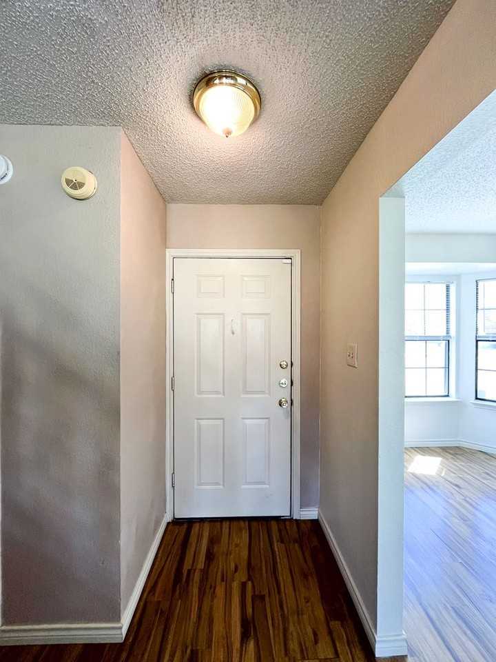 2512 Schulze Dr - Photo 3 of 47