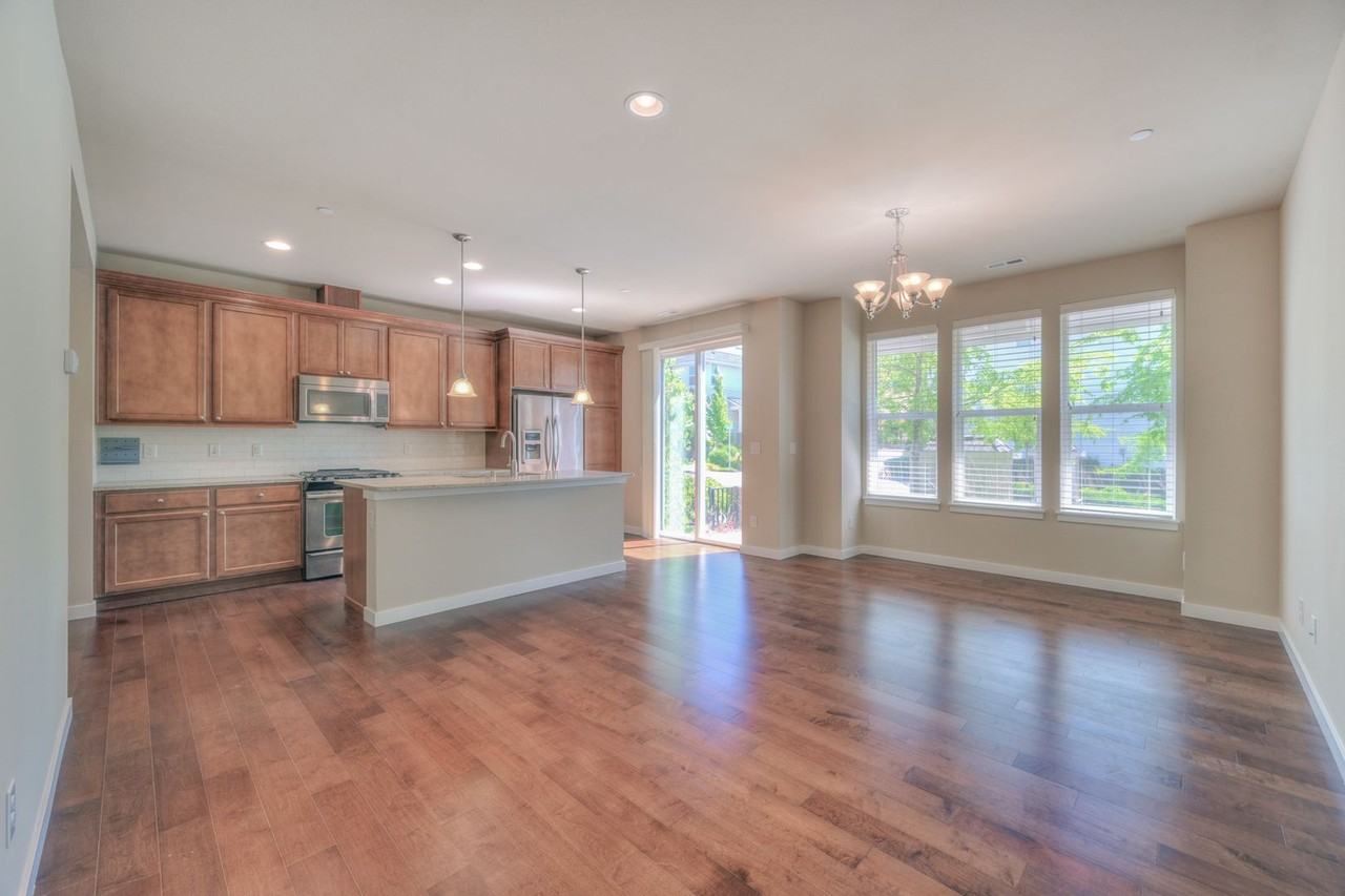 1380 Ne Hickory Ln - Photo 3 of 23