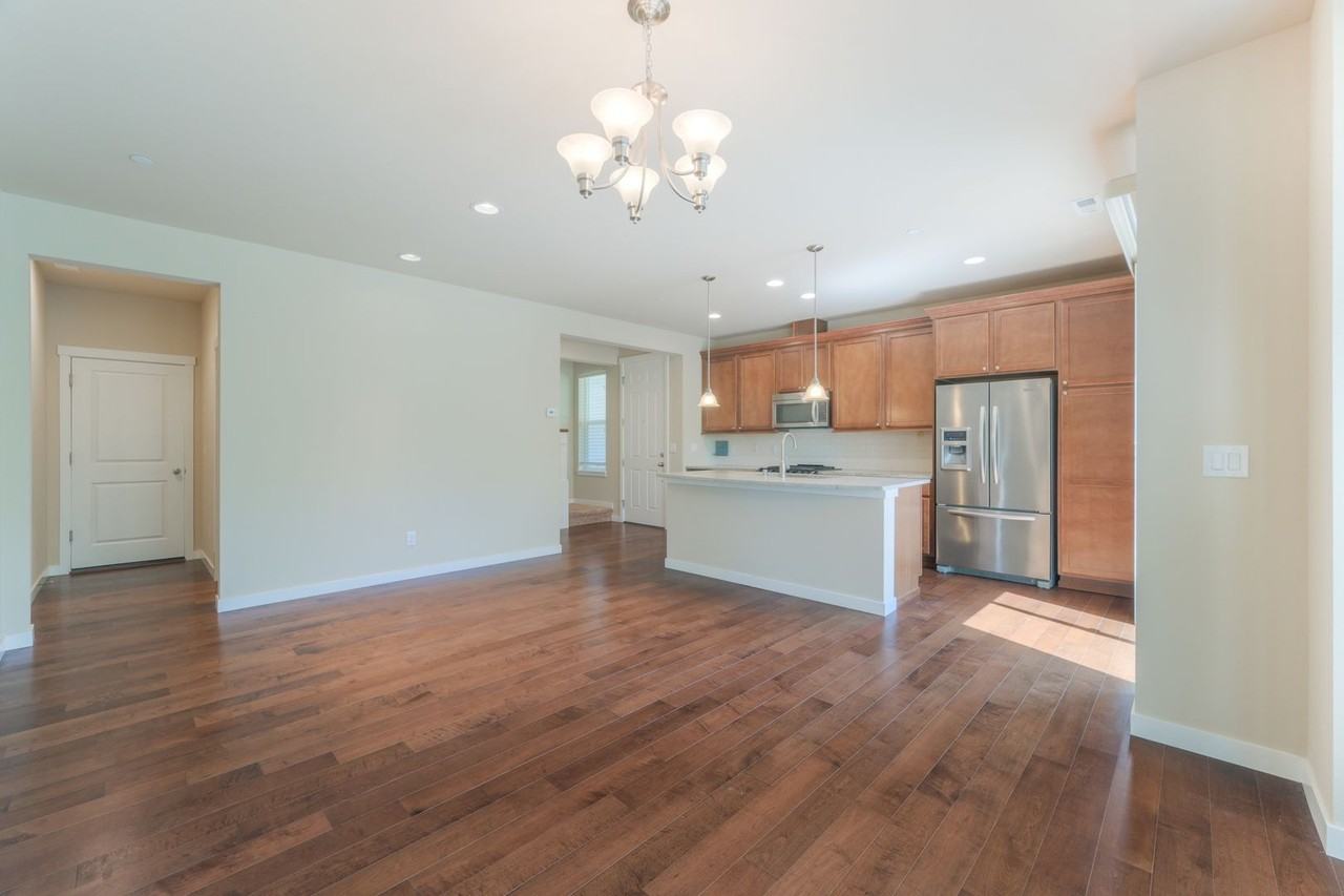 1380 Ne Hickory Ln - Photo 4 of 23