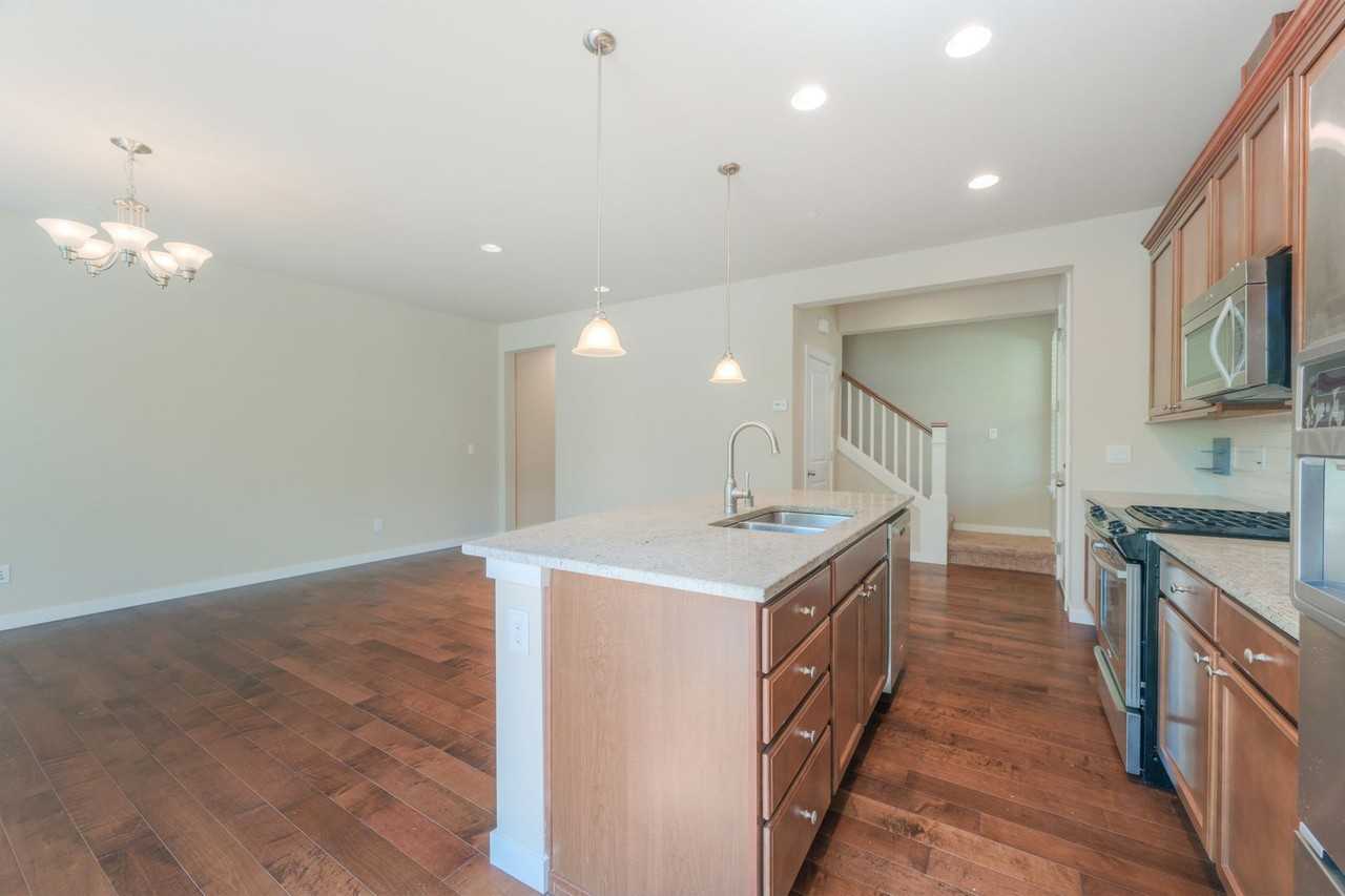 1380 Ne Hickory Ln - Photo 7 of 23