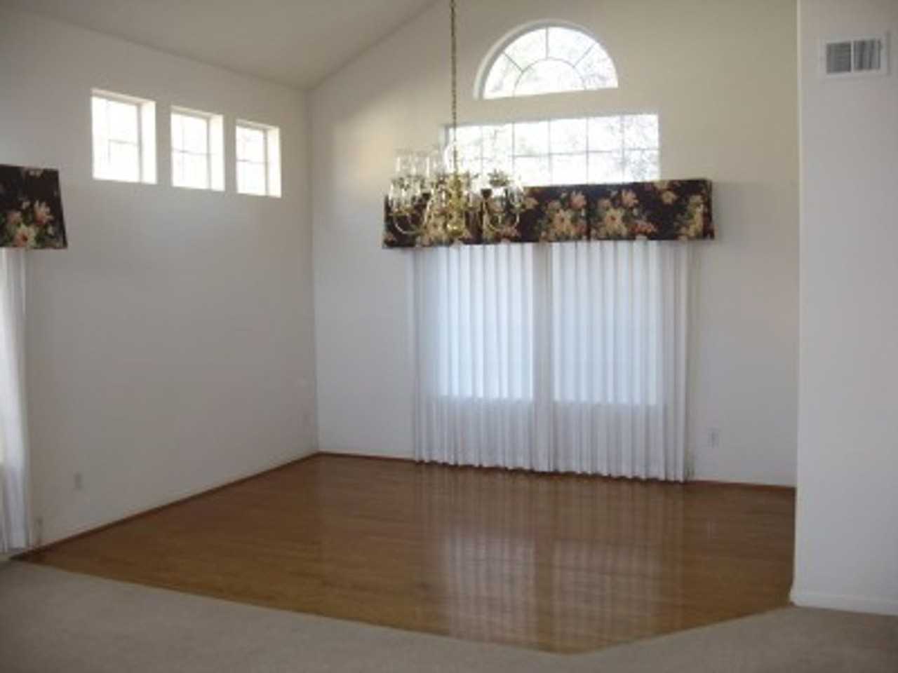 2315 Redington Dr - Photo 4 of 9