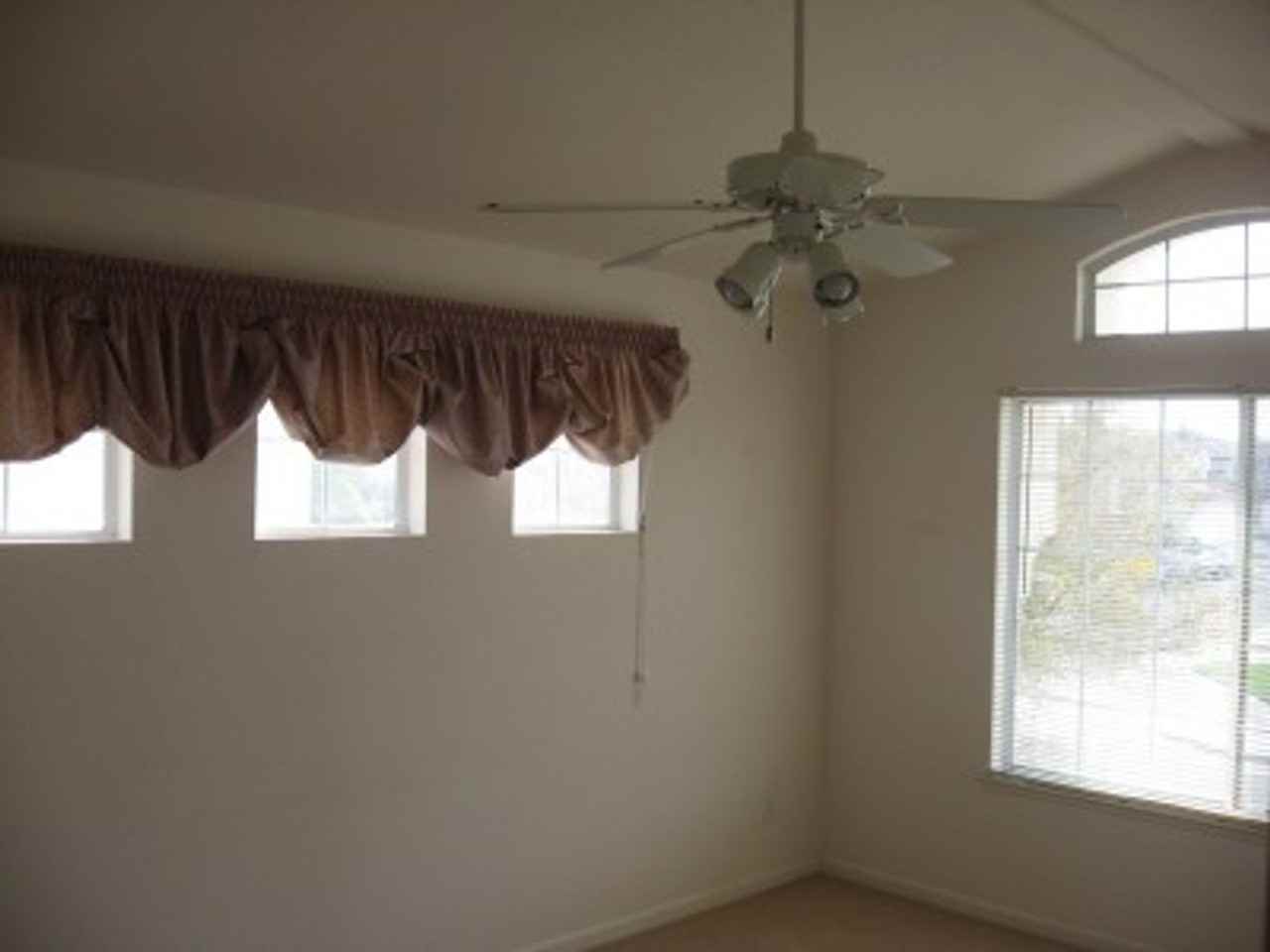 2315 Redington Dr - Photo 5 of 9