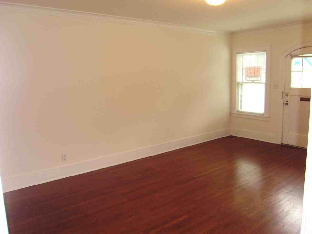 111 E Roanoke St - Photo 2 of 7