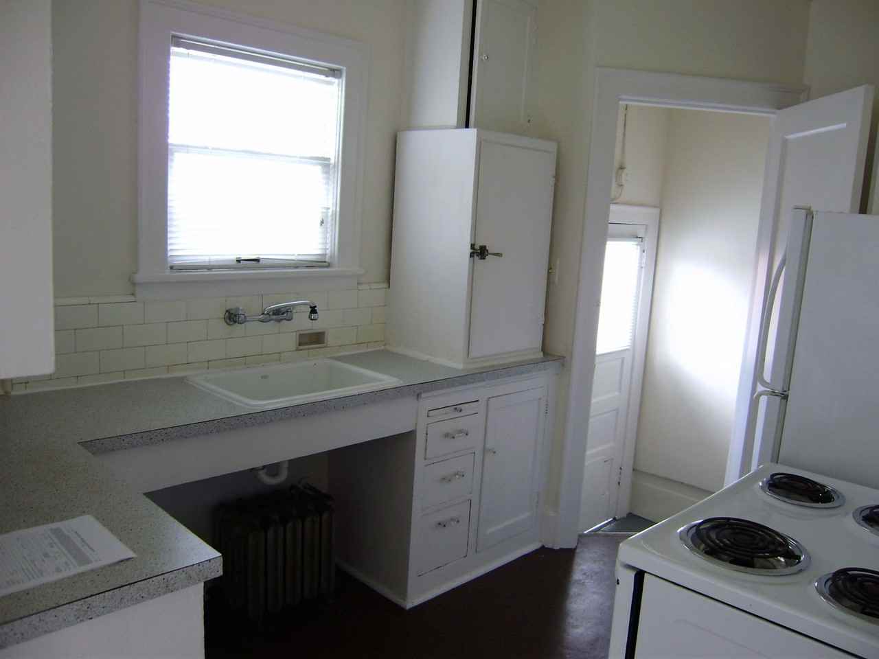 111 E Roanoke St - Photo 3 of 7
