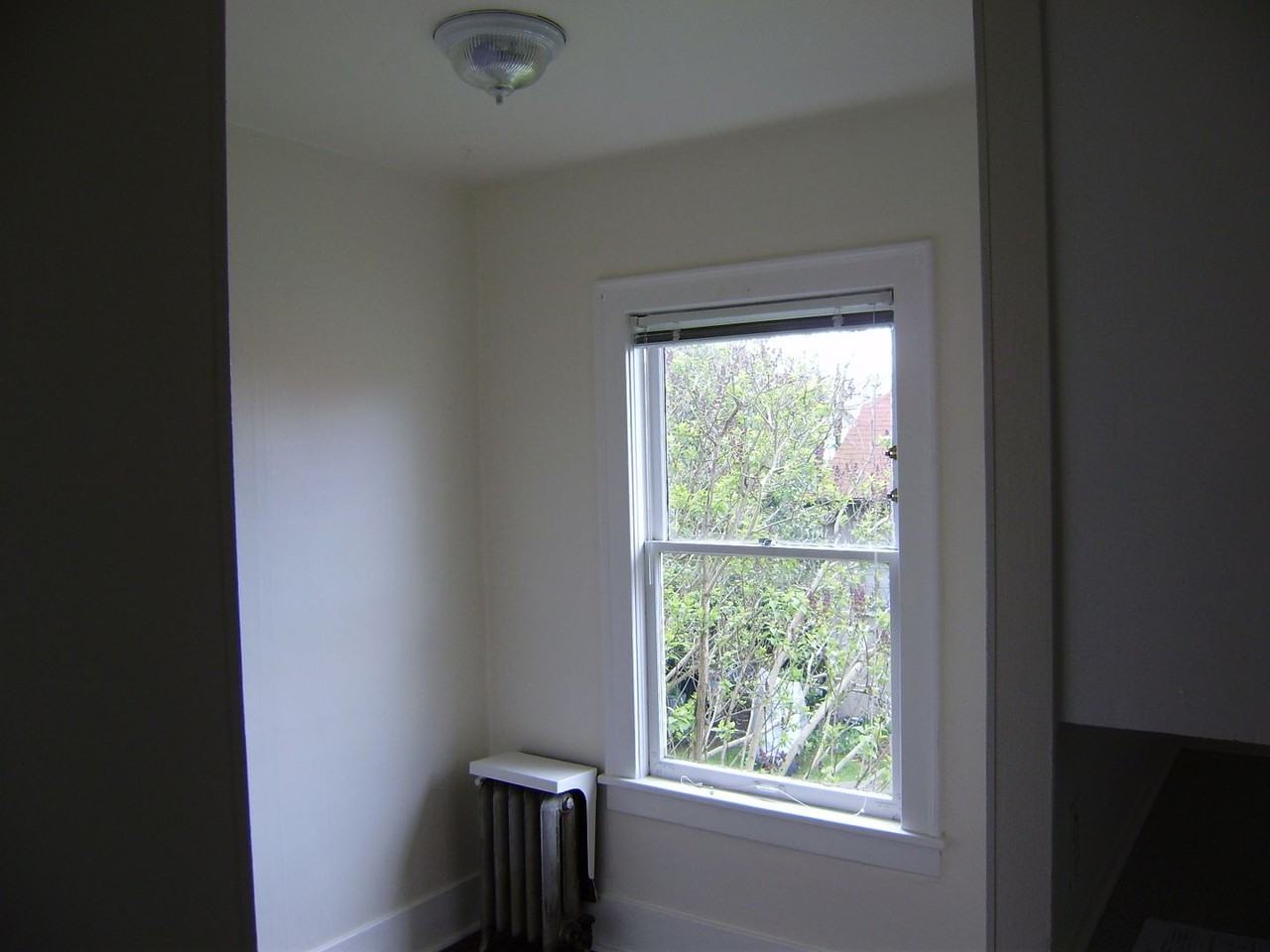 111 E Roanoke St - Photo 4 of 7