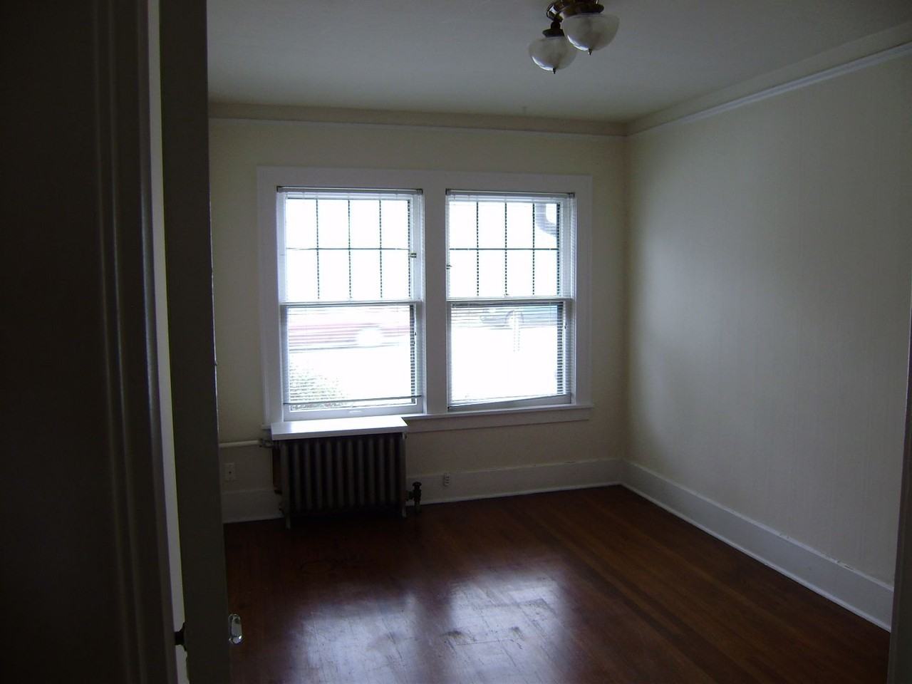 111 E Roanoke St - Photo 5 of 7