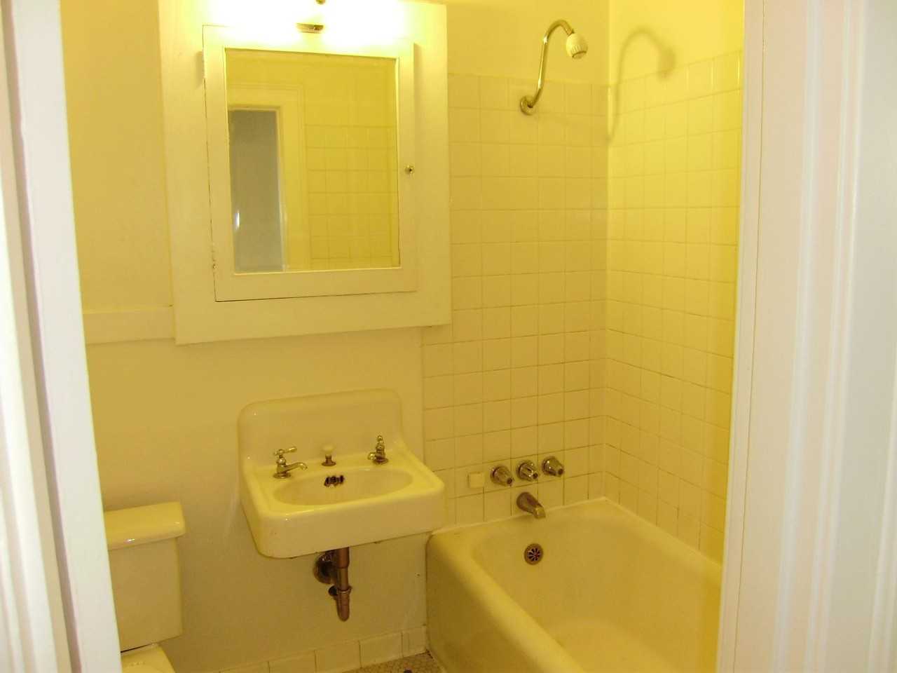 111 E Roanoke St - Photo 6 of 7