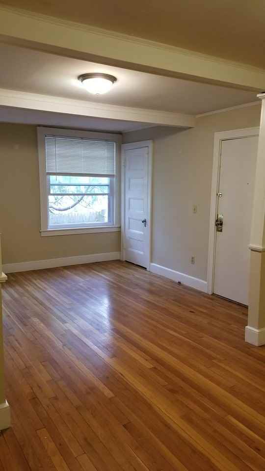 1038 Union St - Photo 4 of 8