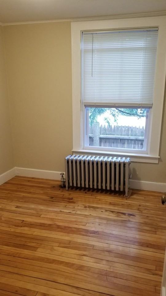 1038 Union St - Photo 5 of 8
