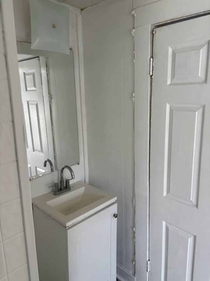 104 Steuben St - Photo 4 of 21
