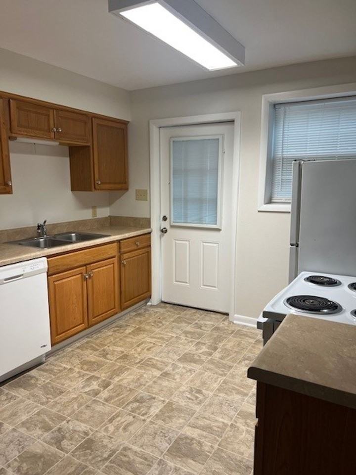 1401 Scenic Heights - Photo 2 of 4