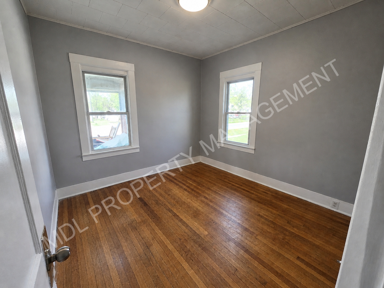 1108 W Holland Ave - Photo 3 of 6