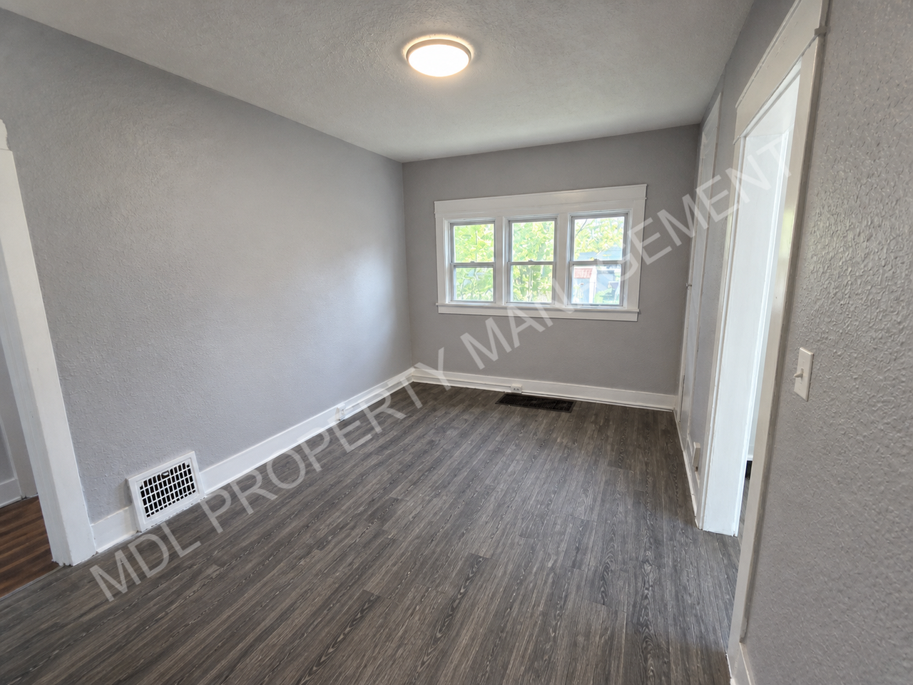 1108 W Holland Ave - Photo 4 of 6