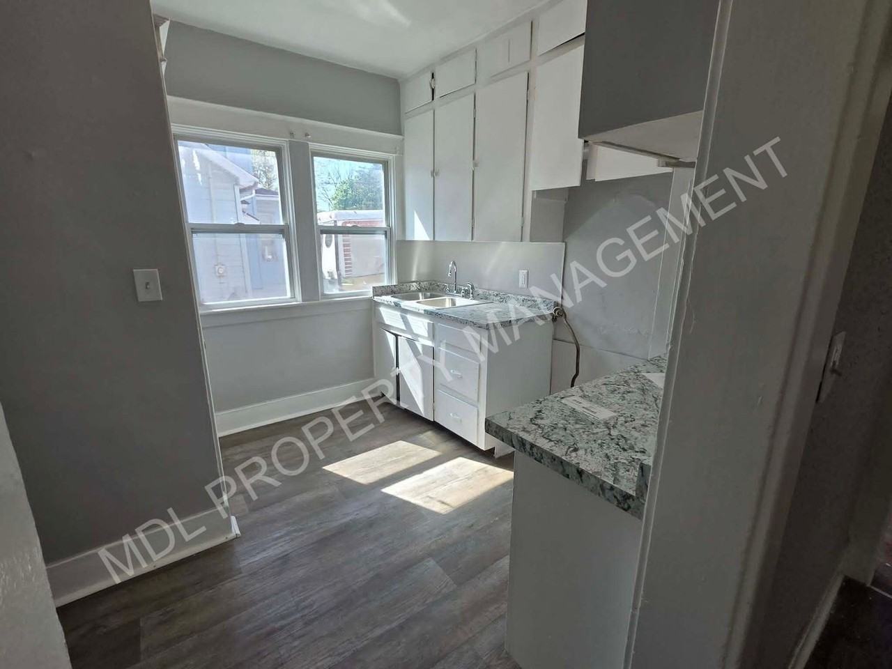 1108 W Holland Ave - Photo 5 of 6