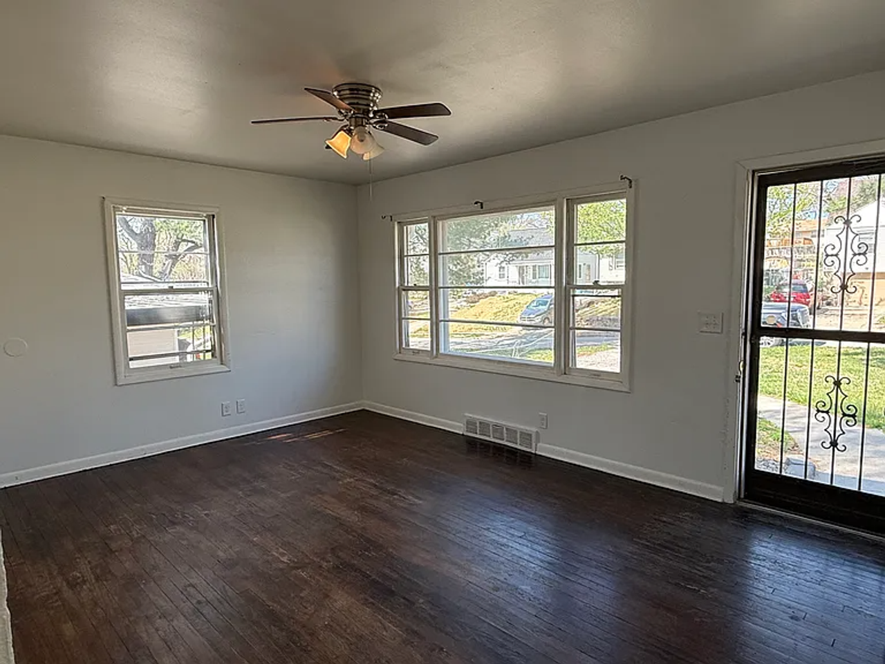 3941 Himebaugh Ave - Photo 2 of 15