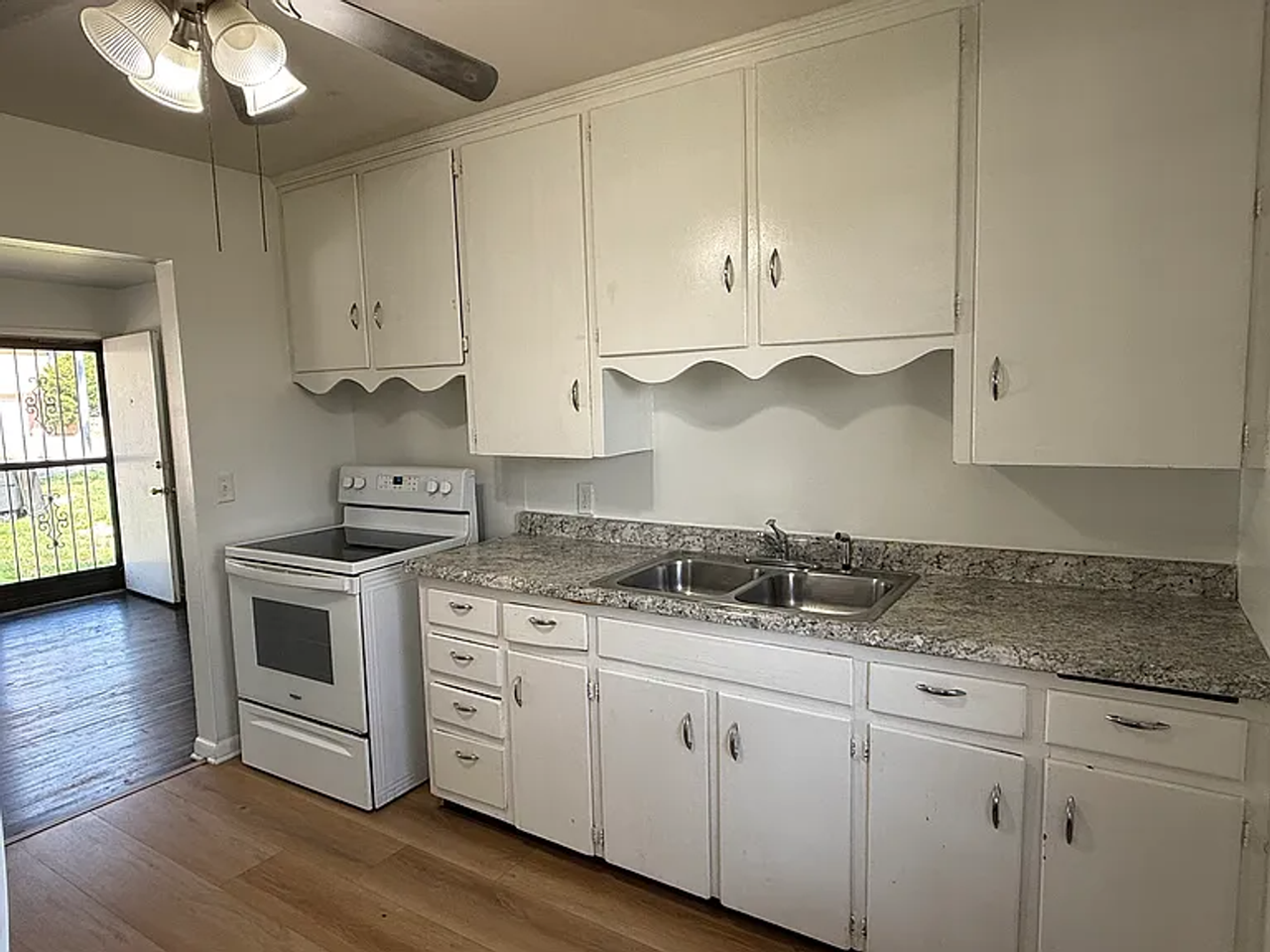 3941 Himebaugh Ave - Photo 5 of 15