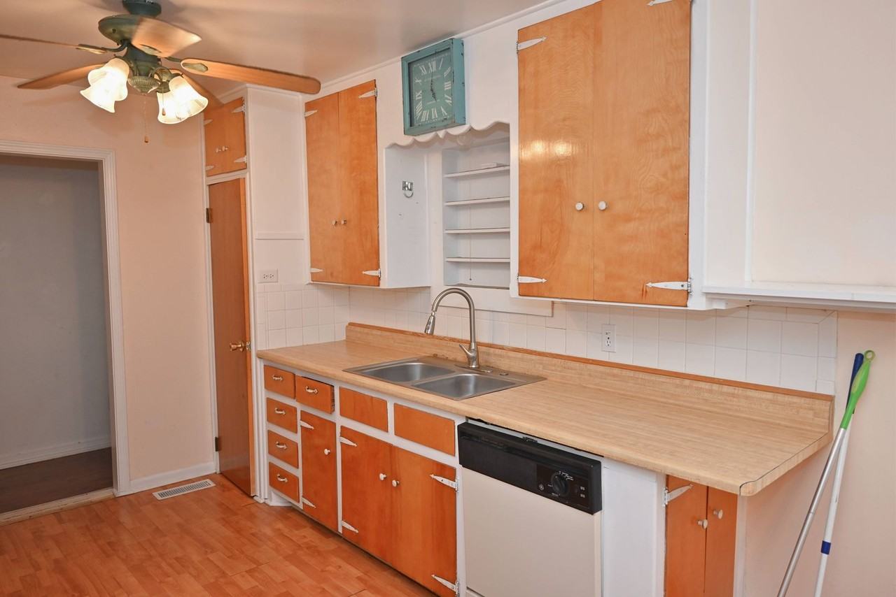 4644 Bunny Run Dr - Photo 5 of 40