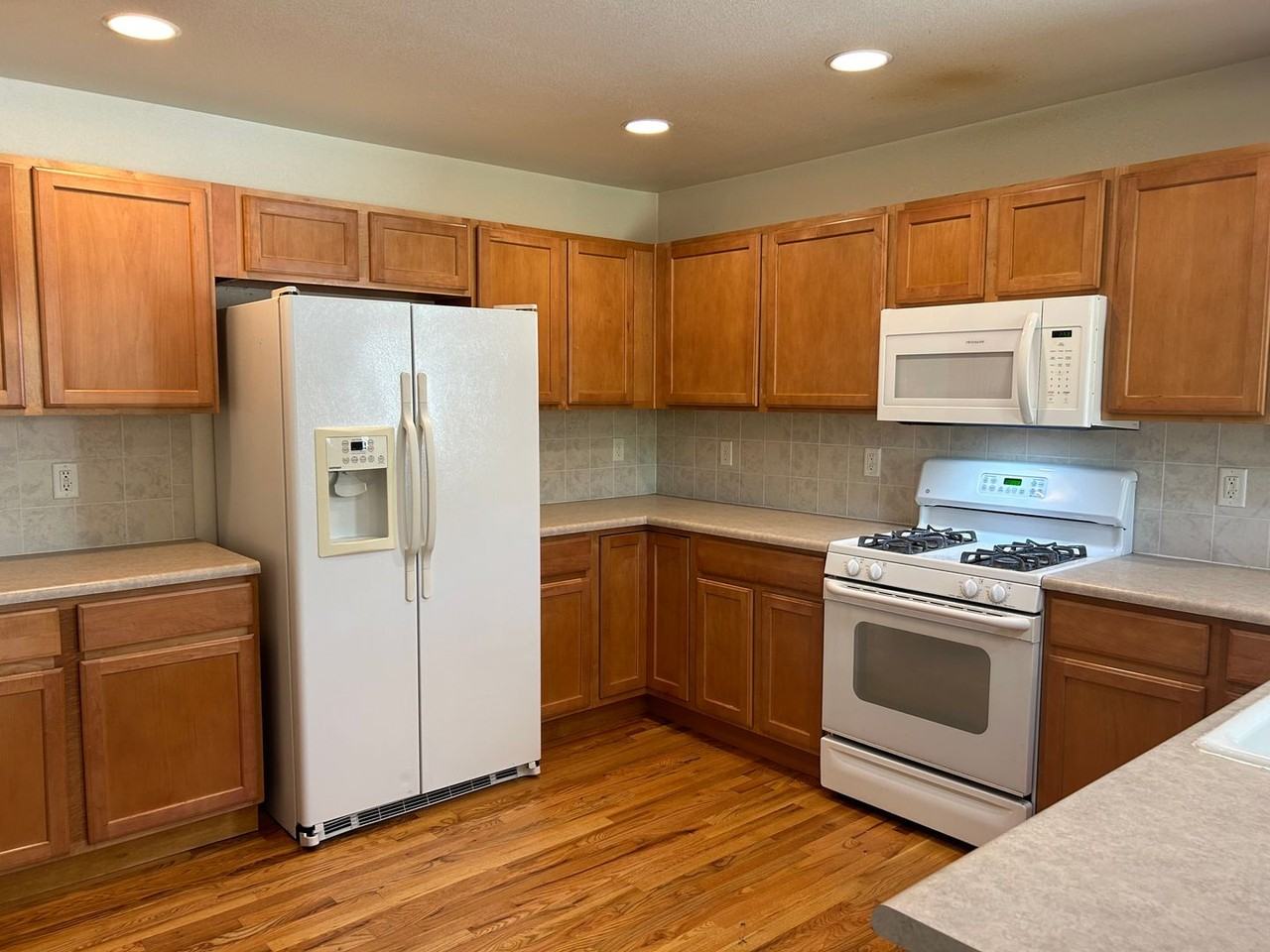 1332 Vinson St - Photo 4 of 13