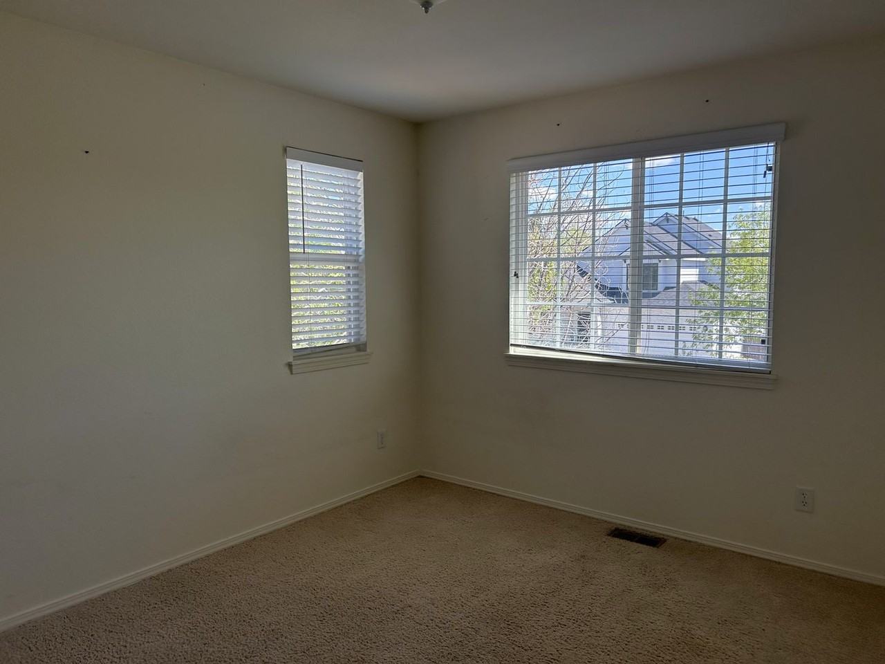 1332 Vinson St - Photo 6 of 13