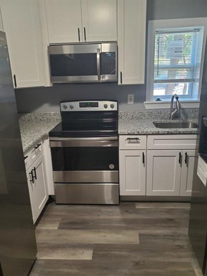 1607 Division Street $650 Available Room (Shared Bath) - Photo 2 of 11