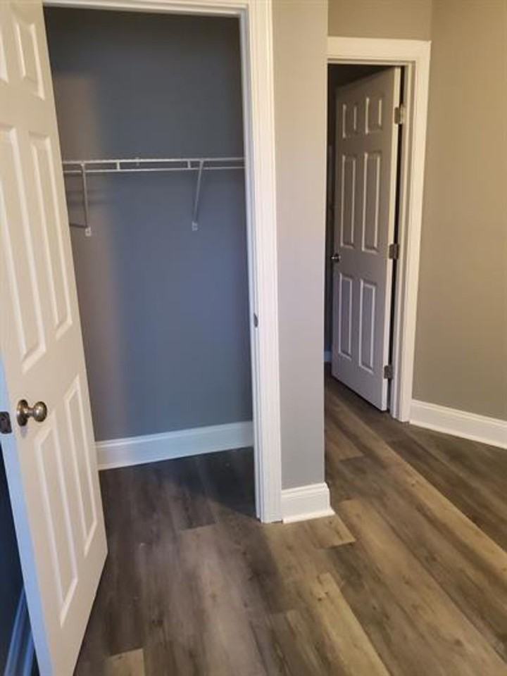 1607 Division Street $650 Available Room (Shared Bath) - Photo 7 of 11