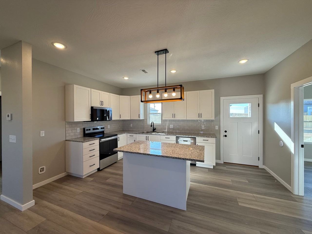132 Bailey Dr - Photo 2 of 13