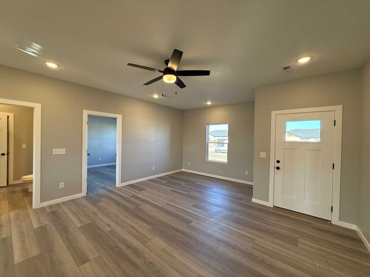 132 Bailey Dr - Photo 3 of 13