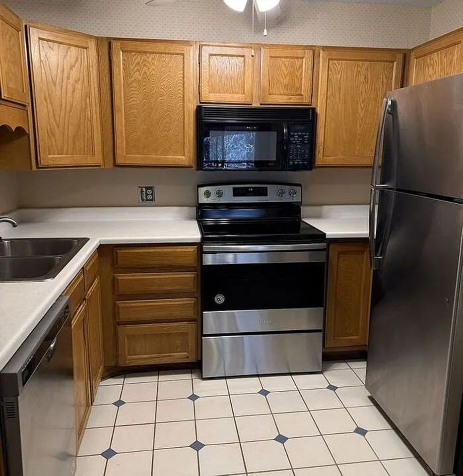 13500 E Cornell Ave - Photo 2 of 10