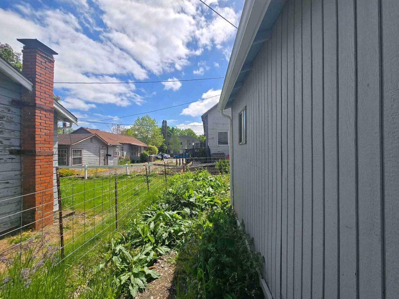 215 Nw Kings Blvd - Photo 2 of 24