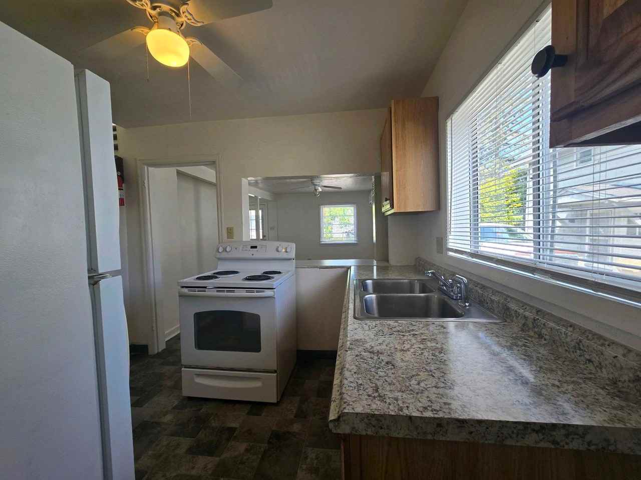 215 Nw Kings Blvd - Photo 3 of 24