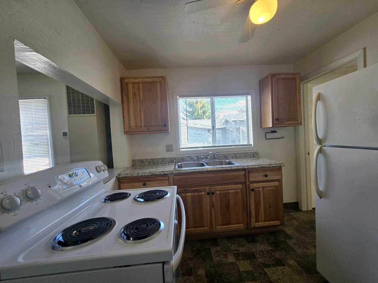 215 Nw Kings Blvd - Photo 4 of 24