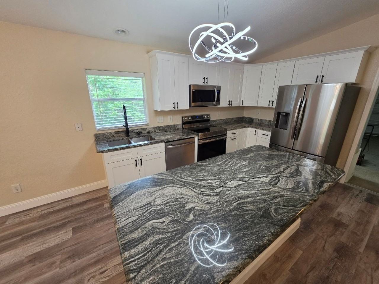 808 Valencia Ave - Photo 4 of 22
