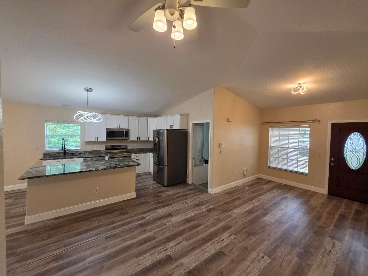 808 Valencia Ave - Photo 5 of 22