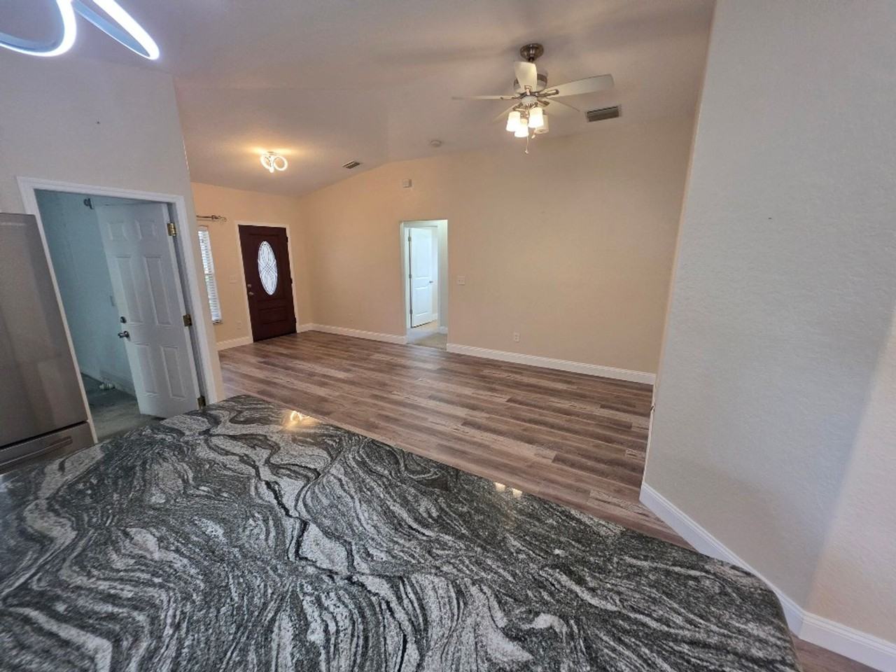 808 Valencia Ave - Photo 7 of 22