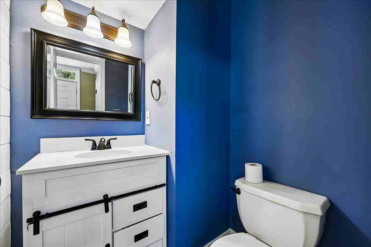 6630 Commodore Ct - Photo 6 of 36